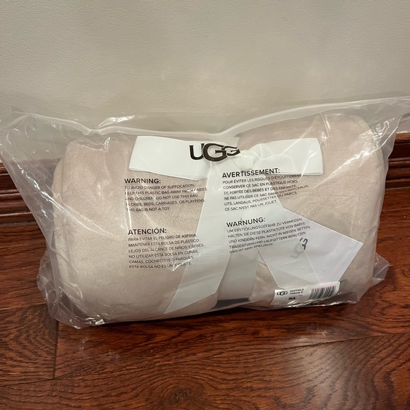 BNWT UGG Blanket Duffield Throw Beige 50x70 - Picture 4 of 4